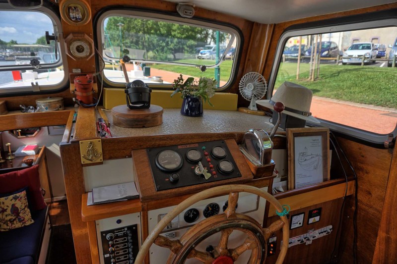 vue depuis la timoneire péniche à vendre à roanne vue depuis la timoneire péniche à vendre à roanne